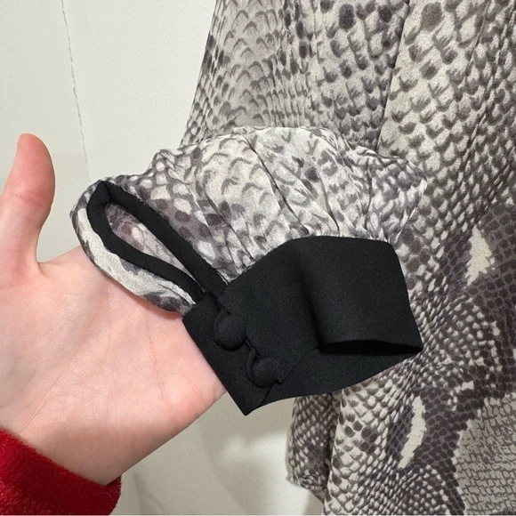 Diane von Furstenberg Lane Silk Chiffon Snake Print Blouse‎ – Size 2 - Picture 5 of 14